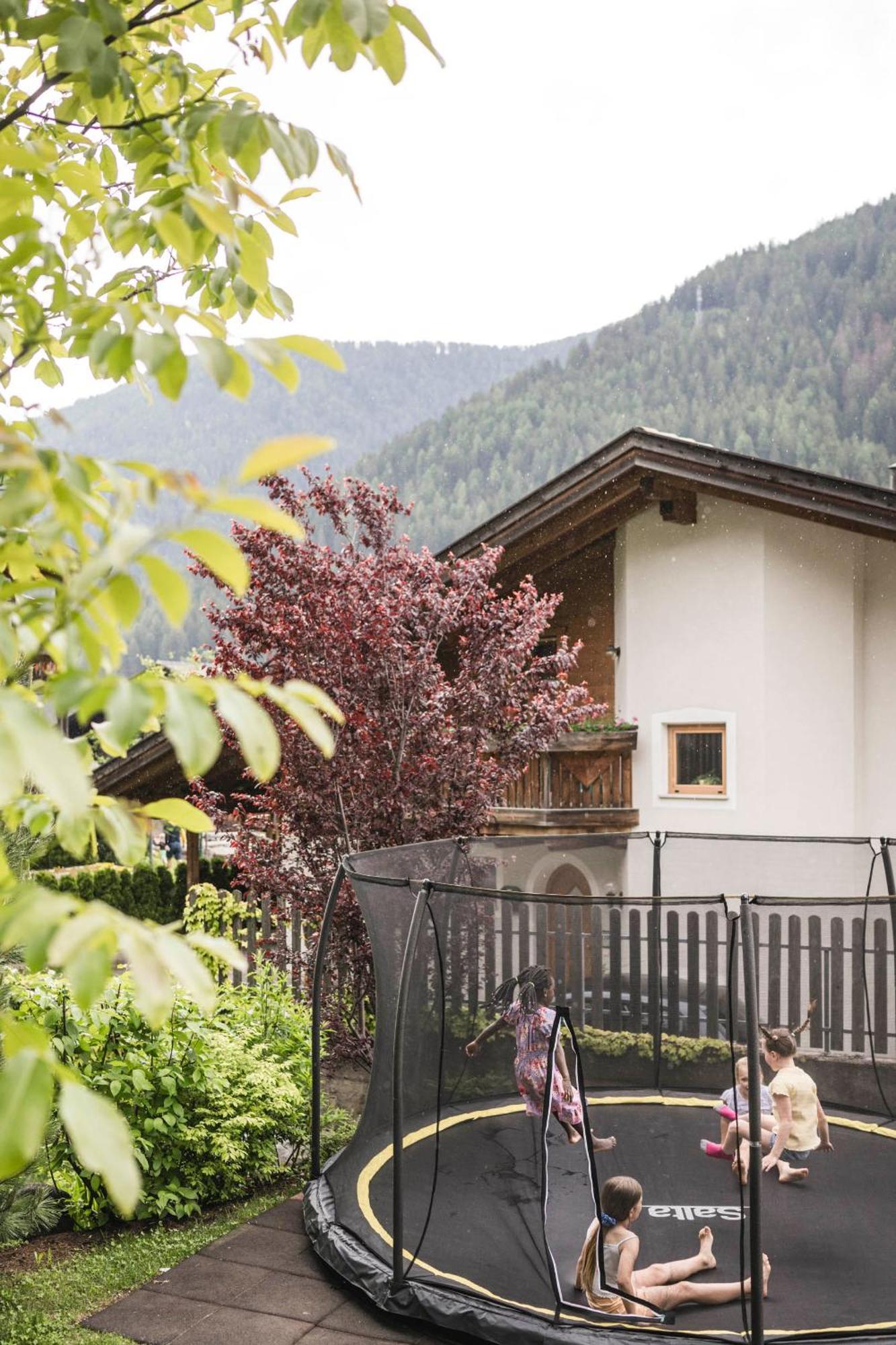 Familienhotel Viktoria Ultimo Exterior foto